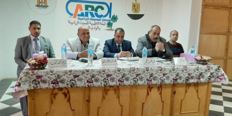 "عبيد" يستعرض أنشطة معمل بحوث الحشائش خلال مارس 2022 1 معمل بحوث الحشائش