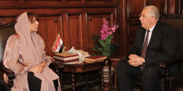 «القصير» يبحث مع سفيرة الإمارات آفاق الاستثمار الزراعي بين البلدين الشقيقين 1 «القصير» يبحث مع سفيرة الإمارات آفاق الاستثمار الزراعي بين البلدين الشقيقين