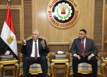 وزير الزراعة يلتقى محافظ الدقهلية لتفقد عدد من المشروعات الزراعية بالمحافظة 6 وزير الزراعة