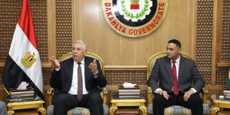 وزير الزراعة يلتقى محافظ الدقهلية لتفقد عدد من المشروعات الزراعية بالمحافظة 1 وزير الزراعة