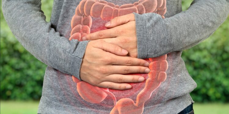 انتفاخ القولون "داء المصريين".. 10 أسباب وأسرار "السلطة الخضراء" والمياه 1 القولون