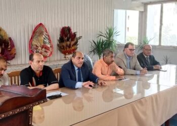 توريد القمح .. وفد من الزراعة يجتمع بمسئولي الشرقية لمتابعة حصاد المحصول