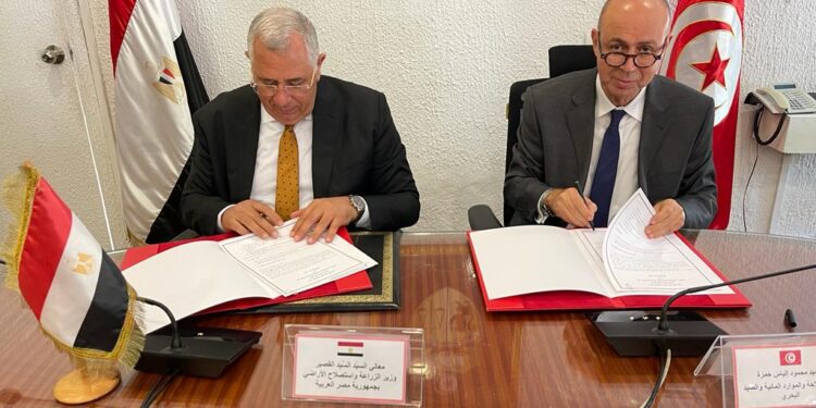 وزير الزراعة يبحث مع نظيره التونسي التعاون بين البلدين في مجال الإنتاح النباتي والحيواني 1 وزير الزراعة