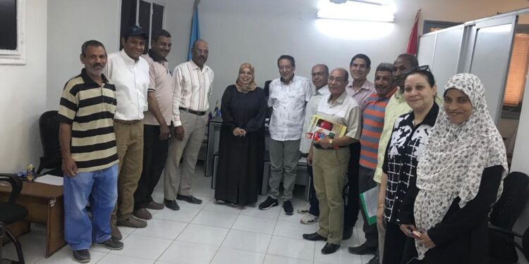 "عطا" يناقش تفعيل القرارات الوزارية الخاصة بالمشاتل مع مدير زراعة الأقصر 1 “عطا” يناقش تفعيل القرارات الوزارية الخاصة بالمشاتل مع مدير زراعة الأقصر