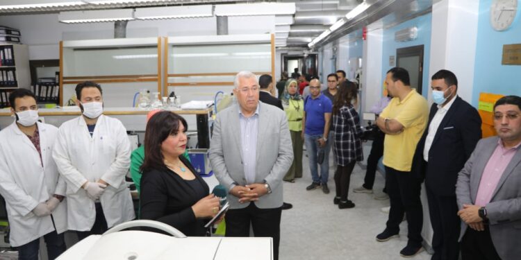 وزير الزراعة يتفقد سير العمل بأجهزة الوزارة الخدمية خلال إجازة العيد 1 وزير الزراعة