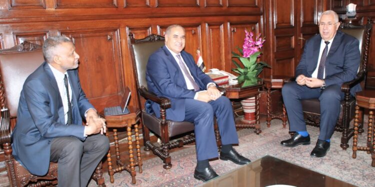 وزير الزراعة يبحث مع "الفاو" استعدادات مصر لاستضافة قمة المناخ COP27 1 وزير الزراعة يبحث مع “الفاو” استعدادات مصر لاستضافة قمة المناخ COP27