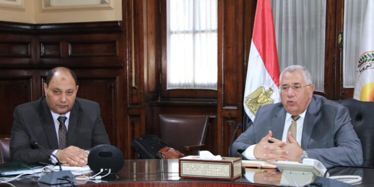 وزير الزراعة يعقد اجتماعا مع مديري مديريات الزراعة والطب البيطري بالمحافظات لمتابعة الأداء في الملفات الهامة 