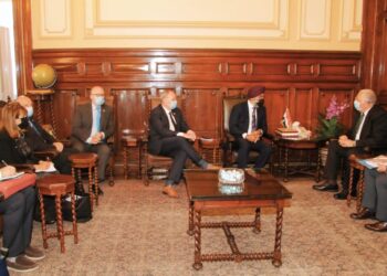 «القصير» يبحث مع وزير التعاون والتنمية الكندي آفاق التعاون المشترك