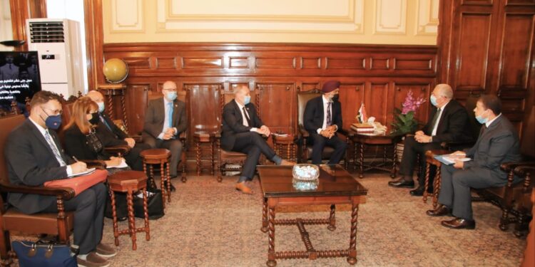 «القصير» يبحث مع وزير التعاون والتنمية الكندي آفاق التعاون المشترك 1 «القصير» يبحث مع وزير التعاون والتنمية الكندي آفاق التعاون المشترك