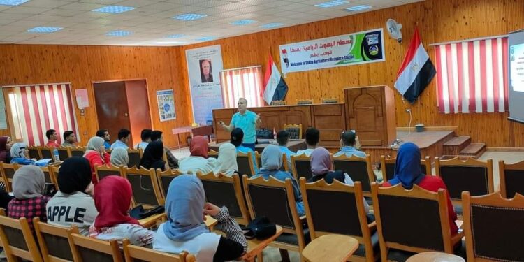 محطة بحوث سخا تواصل برنامج التدريب الصيفي لطلاب كليات الزراعة والعلوم 1 محطة بحوث سخا