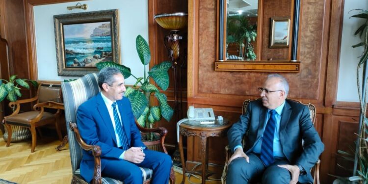 وزير الري يبحث مع محافظ الغربية موقف المشروعات المائية وإزالة التعديات 1 المشروعات المائية