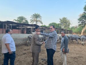 مستشار وزير الزراعة ورئيس قطاع الإنتاج يتفقدان مزرعة جزيرة الشعير 12 الشعير