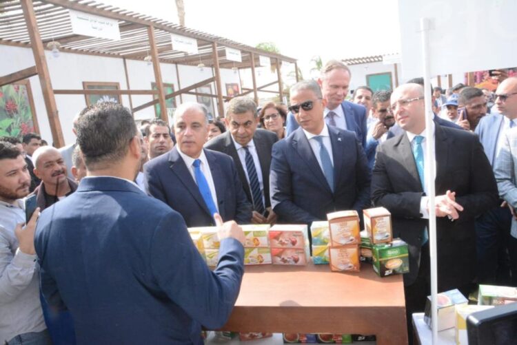 رئيس قطاع الإرشاد الزراعي يشارك في مهرجان النباتات الطبية والعطرية نيابة عن وزير الزراعة
