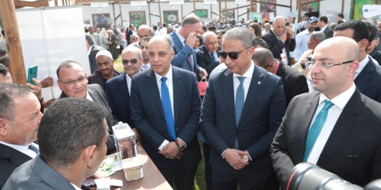 رئيس قطاع الإرشاد الزراعي يشارك في مهرجان النباتات الطبية والعطرية نيابة عن وزير الزراعة 1 الإرشاد الزراعي