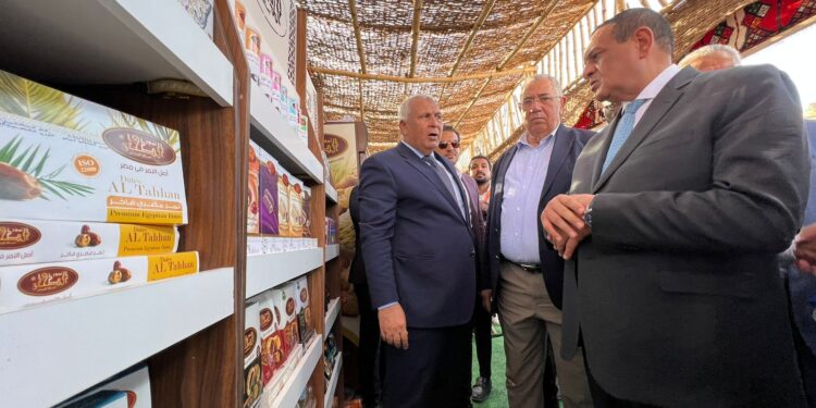 وزير الزراعة يشارك في افتتاح المهرجان الثاني للتمور بالوادى الجديد 1 المهرجان الثاني للتمور