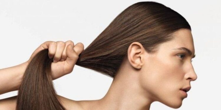 الشعر الصحي.. طرق حمايته من التساقط وأضرار "زيت الزيتون" على البصيلات 1 الشعر الصحي