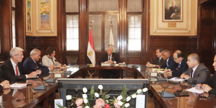 وزير الزراعة يبحث مع وفد الفاو تعزيز التعاون المشترك 1 وزير الزراعة