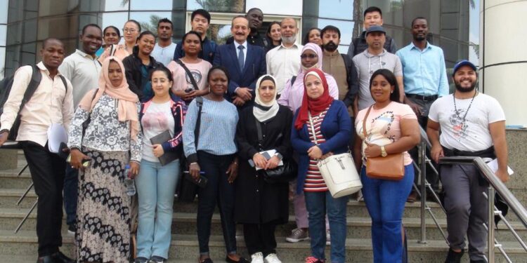 متدربو ١٨ دولة أفريقية وأسيوية في جولة بالمركز الإقليمي للأغذية والأعلاف 1 المركز الإقليمي للأغذية