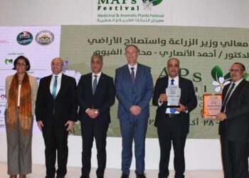 “عزوز” يؤكد أهمية تضافر الجهود للنهوض بقطاع النباتات الطبية والعطرية