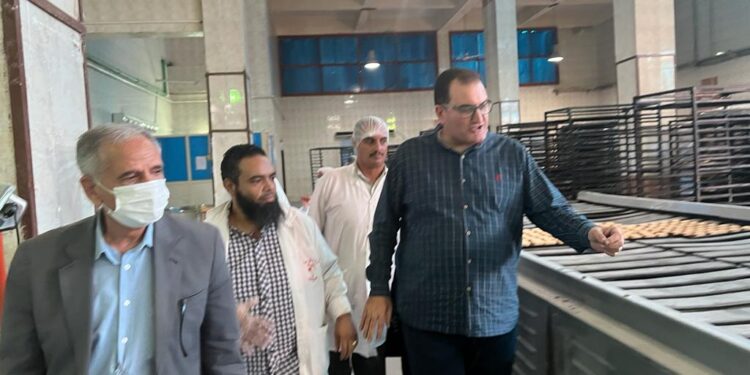 مستشار وزير الزراعة للمتابعة يتفقد مصنعي السلام وشلقان لـ التغذية المدرسية 1 مستشار وزير الزراعة للمتابعة يتفقد مصنعي السلام وشلقان لـ التغذية المدرسية