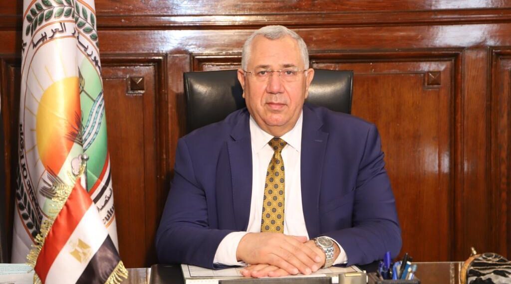 مستلزمات الأعلاف .. القصير يعلن الإفراج عن 210 ألف طن ذرة وفول صويا 1 وزير الزراعة