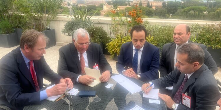 وزير الزراعة يلتقي نائب مدير البنك الدولي على هامش اجتماعات الفاو في روما 1 وزير الزراعة