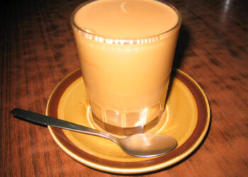 الشاي باللبن