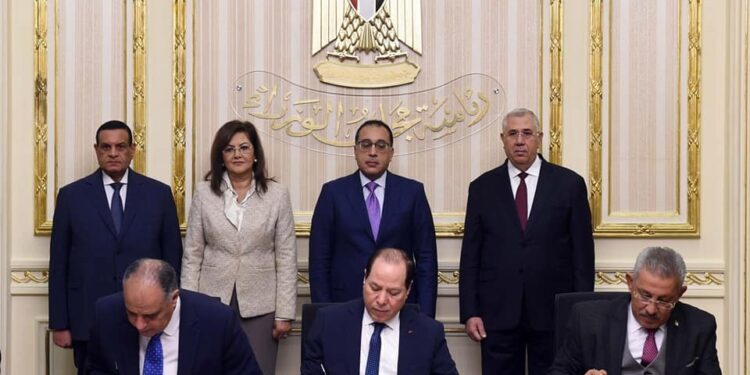 رئيس الوزراء يشهد توقيع اتفاق توريد 5 ملايين شجرة لزراعتها بالمحافظات 1 5 ملايين شجرة