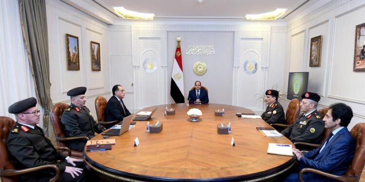 الرئيس السيسي يتابع تطورات المشروعات القومية لاستصلاح الأراضي