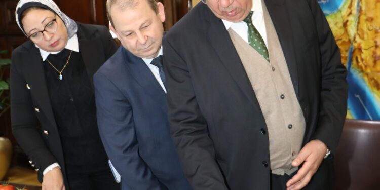 وزير الزراعة يتابع نتائج تقييم بعض الهجن وأصناف الطماطم في إطار البرنامج الوطنى لإنتاج التقاوي 1 وزير الزراعة يتابع نتائج تقييم بعض الهجن وأصناف الطماطم في إطار البرنامج الوطنى لإنتاج التقاوي