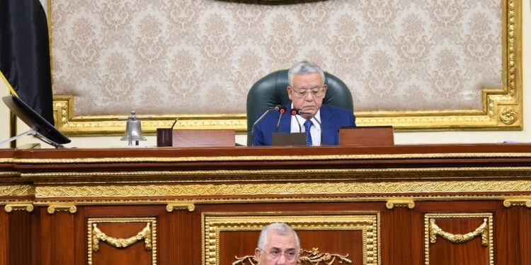 وزير الزراعة: السلطتين "التنفيذية" و"التشريعية" تتعاونان لحماية مصالح الدولة والمواطنين 1 وزير الزراعة