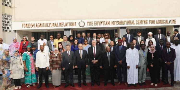 وزير الزراعة يسلم شهادات التدريب لـ59 مبعوثا من 30 دولة 1 الزراعة