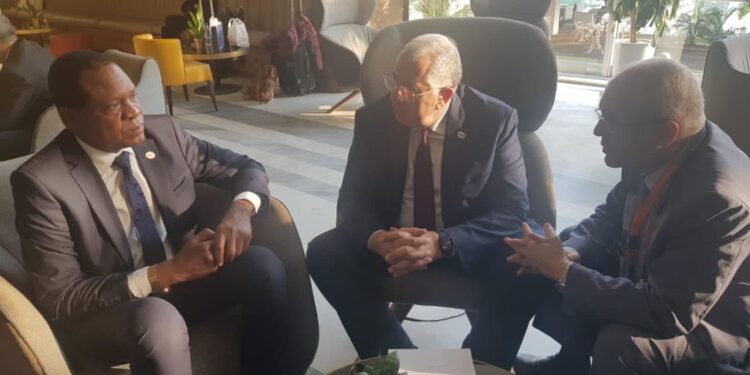 وزير الزراعة يبحث مع نظيره من دولة زيمبابوي آفاق التعاون المشترك بين البلدين 1 وزير الزراعة