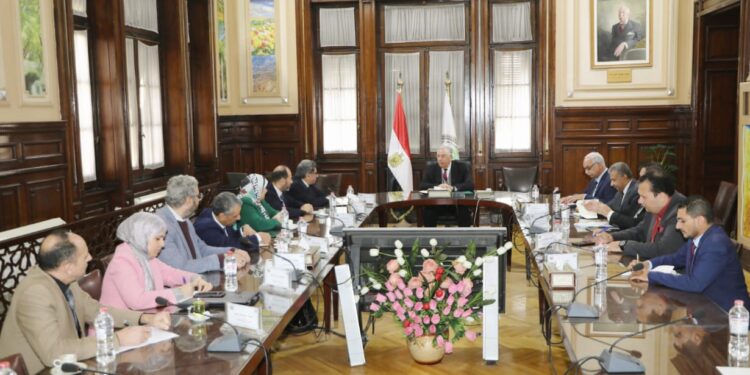 وزير الزراعة يبحث مع وفد "معلومات مجلس الوزراء" سبل التعاون المشترك في مجال تدقيق وإدارة البيانات 1 وزير الزراعة