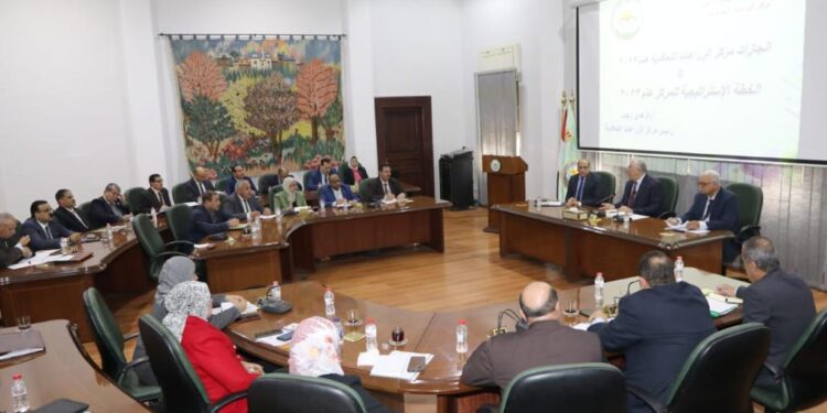 وزير الزراعة يشدد على إجراء الحصر الدقيق لمساحات القمح والمرونة في توزيع الأسمدة 1 وزير الزراعة يشدد على إجراء الحصر الدقيق لمساحات القمح والمرونة في توزيع الأسمدة