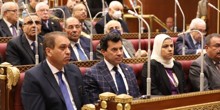 وزير الرياضة يستعرض أمام مجلس الشيوخ مبادرات تشغيل الشباب 1 وزير الرياضة لنواب “الشيوخ”: نسعى لمكافحة الظواهر السلبية بين الشباب