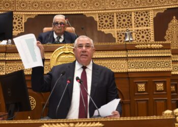 القصير  يستعرض أمام الشيوخ جهود إنتاج تقاوي الخضر وزراعة القصب بالشتل وتحديث الري