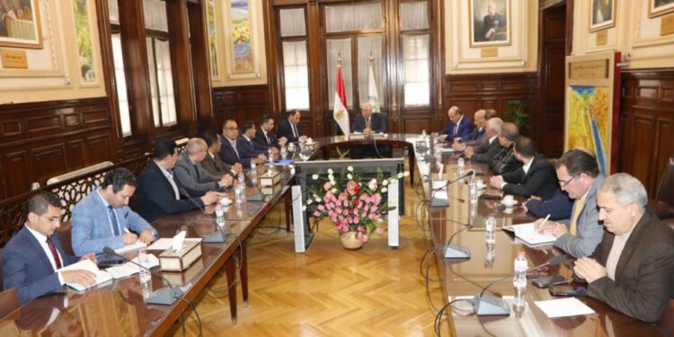 وزير الزراعة يبحث مع منتجي الدواجن استقرار الأسواق والحفاظ على الصناعة الاستيراتيجية 1 منتجي الدواجن