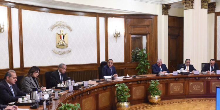 رئيس الوزراء يتابع جهود التوسع فى منظومة الزراعات التعاقدية 1 الزراعات التعاقدية