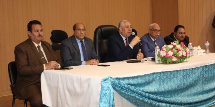 وزير الزراعة يجتمع مع قيادات حماية الأراضي بالوزارة على مستوى الجمهورية 1 وزير الزراعة