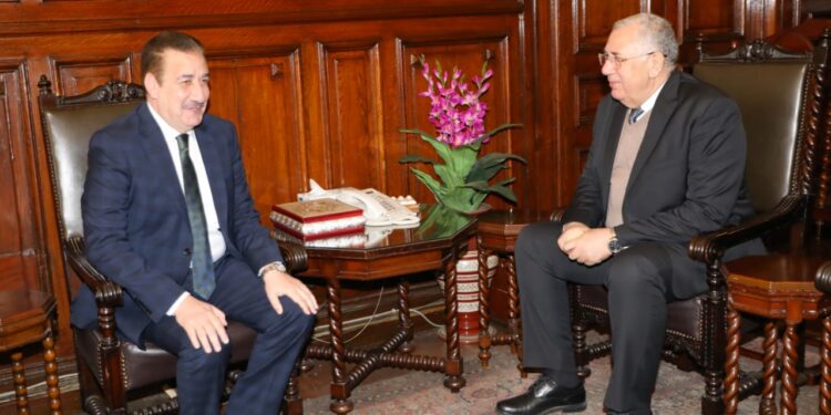 وزير الزراعة ومحافظ المنوفية يبحثان تسهيل إجراءات تخصيص أراضي للمشروعات التنموية وحياة كريمة 1 وزير الزراعة