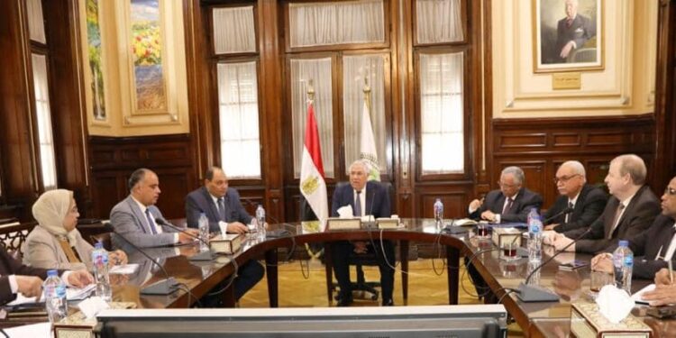 وزير الزراعة يتابع تفعيل الزراعة التعاقدية وحصر مساحات القمح و بحث عودة الدورة الزراعية 1 الزراعة التعاقدية