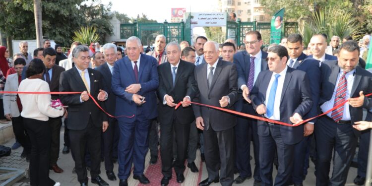 وزيرا الزراعة والتموين ومحافظ الجيزة يفتتحون معرض السلع الغذائية بالأورمان 1 وزيرا الزراعة والتموين ومحافظ الجيزة يفتتحون معرض السلع الغذائية بالأورمان