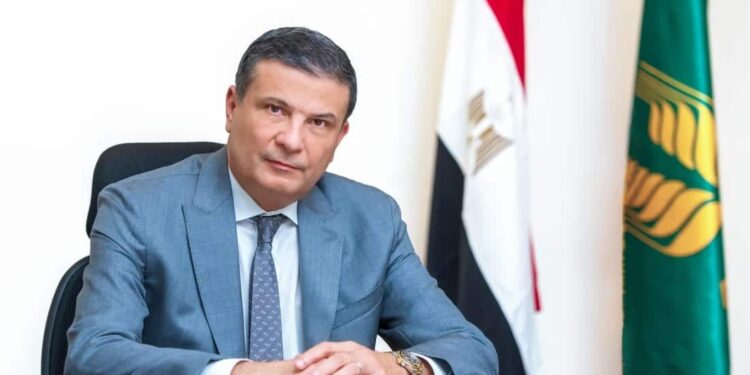 المركزية لشؤون المديريات: وزير الزراعة وجه بتوفير مستلزمات الإنتاج والخدمات الإرشادية للمزارعين 1 الزراعة