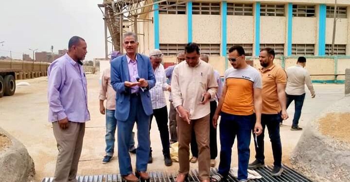 توريد القمح ..وكيل زراعة أسيوط يتفقد مطاحن مصر الوسطى لمتابعة تسليم المحصول 1 توريد القمح