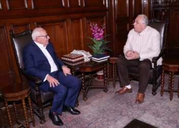 وزير الزراعة ومحافظ بورسعيد يبحثان ملف تقنين الأراضي