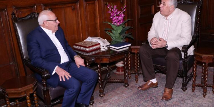 وزير الزراعة ومحافظ بورسعيد يبحثان ملف تقنين الأراضي