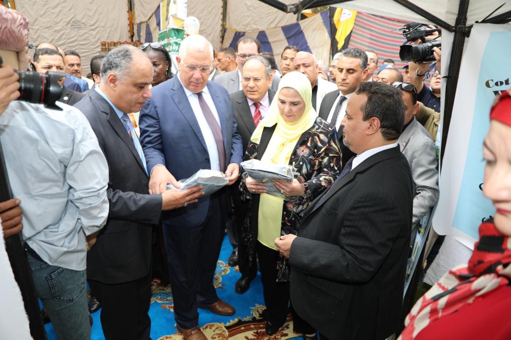 وزيرا الزراعة والتضامن الاجتماعى ومحافظ الجيزة يفتتحون معرض زهور الربيع الـ90 12 معرض زهور الربيع