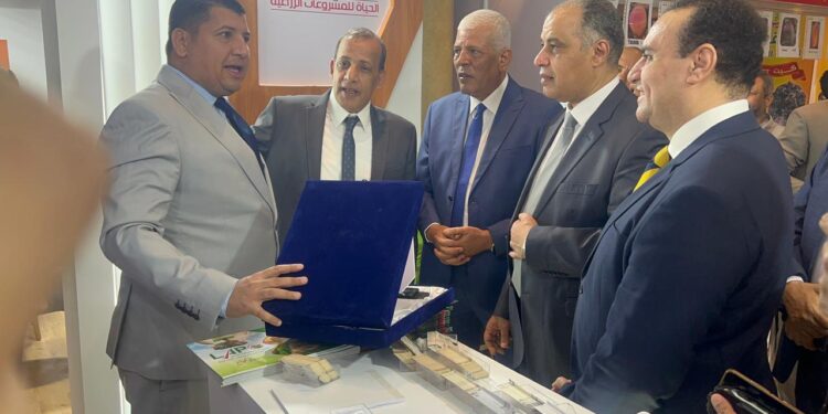 د.علاء عزوز يفتتح النسخة الـ14 من معرض الوادي لتقنيات الزراعة الحديثة بالأقصر 1 معرض الوادي