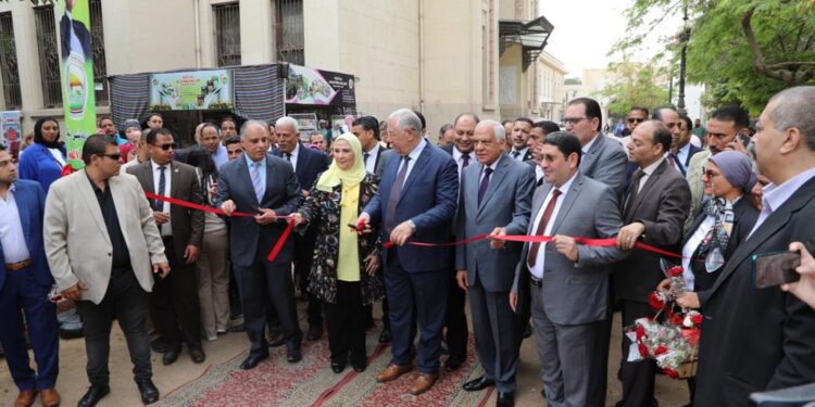 وزيرا الزراعة والتضامن الاجتماعى ومحافظ الجيزة يفتتحون معرض زهور الربيع الـ90 1 معرض زهور الربيع